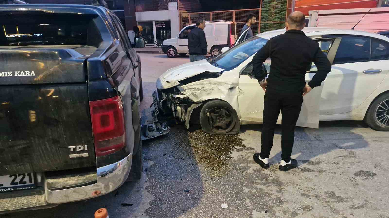 alkollu surucunun karistigi zincirleme kaza kamerada 1 yarali 0 6HDKPh1v