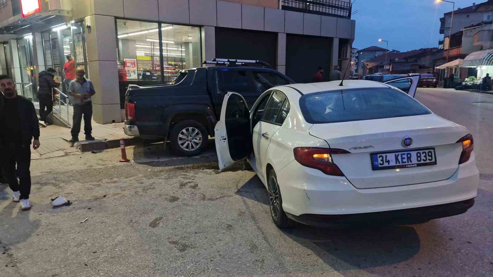 alkollu surucunun karistigi zincirleme kaza kamerada 1 yarali 3 W3RyhCWf