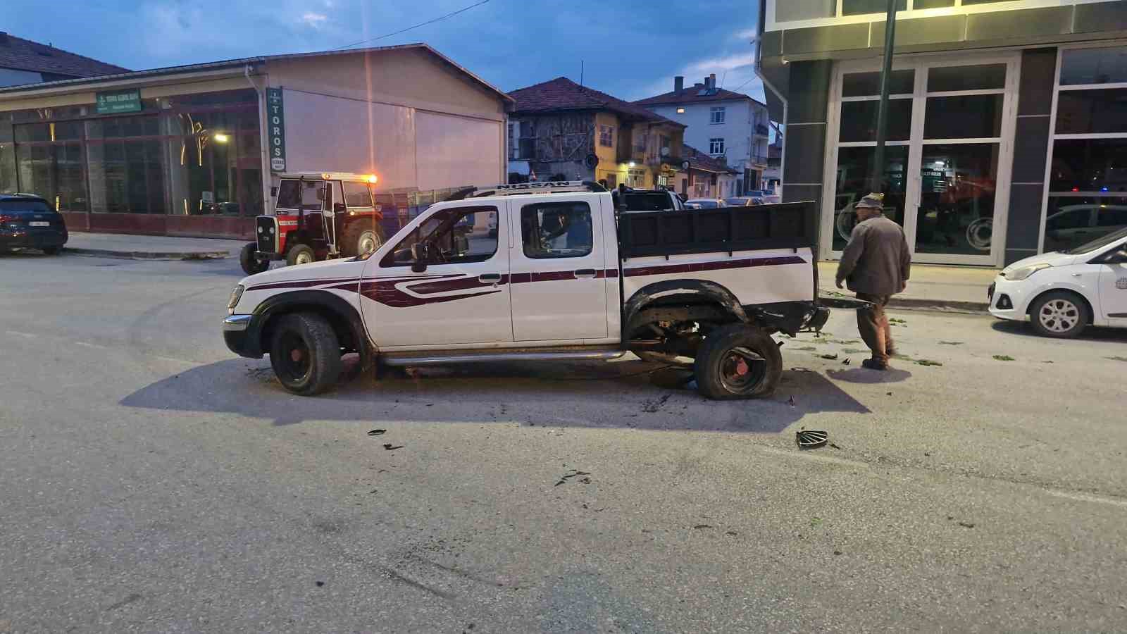 alkollu surucunun karistigi zincirleme kaza kamerada 1 yarali 4 pJv4lhBA