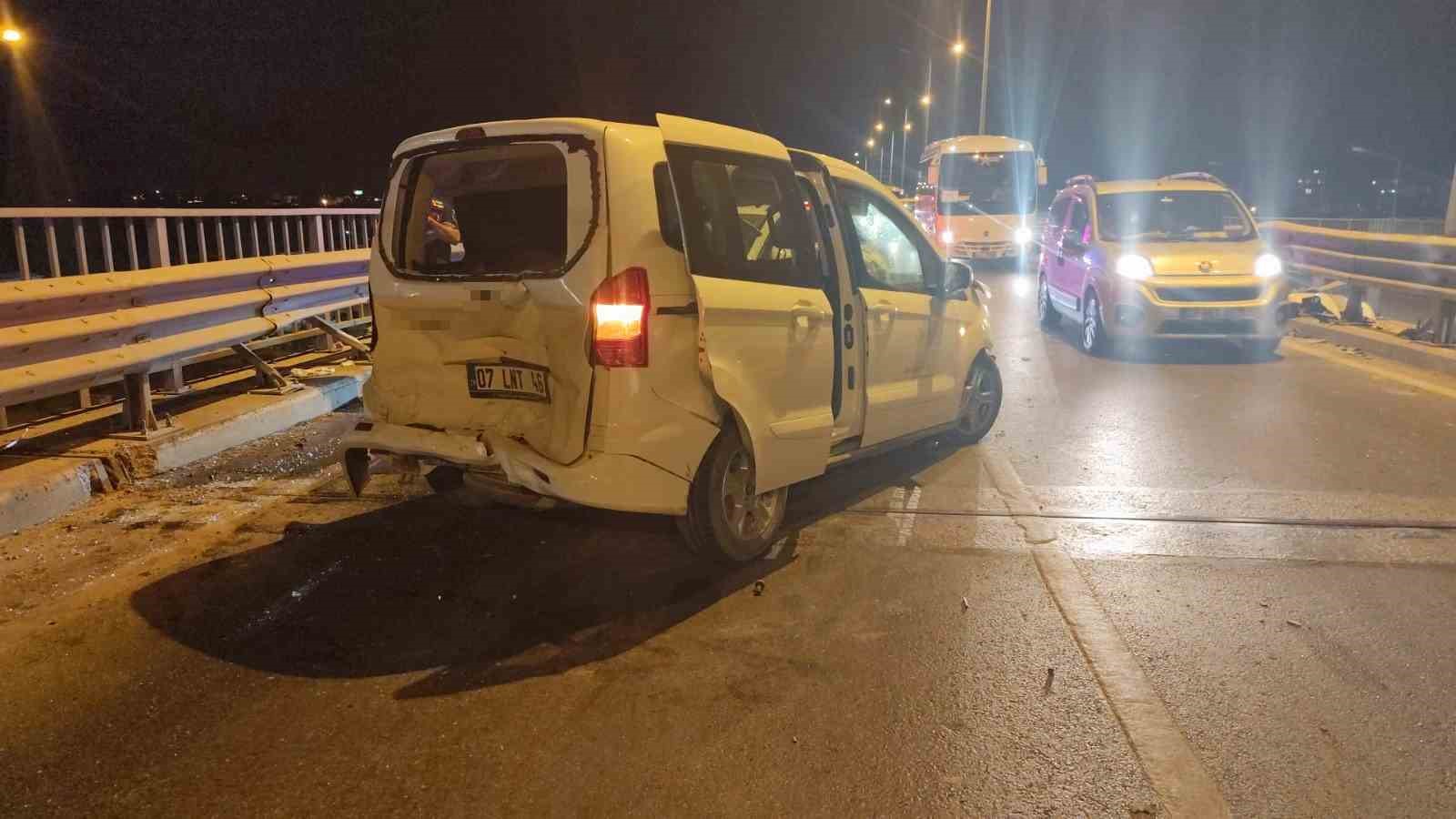 alkollu surucunun kullandigi arac onundeki araca arkadan carpti 3 yarali 1 jRuQ33zy