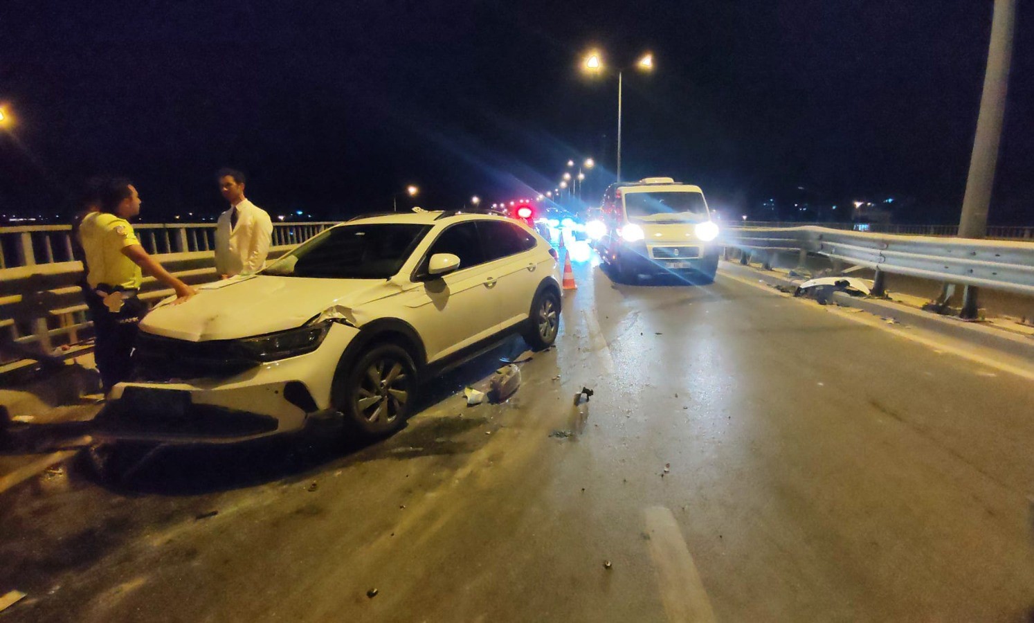 alkollu surucunun kullandigi arac onundeki araca arkadan carpti 3 yarali 3 SmwZdXH5