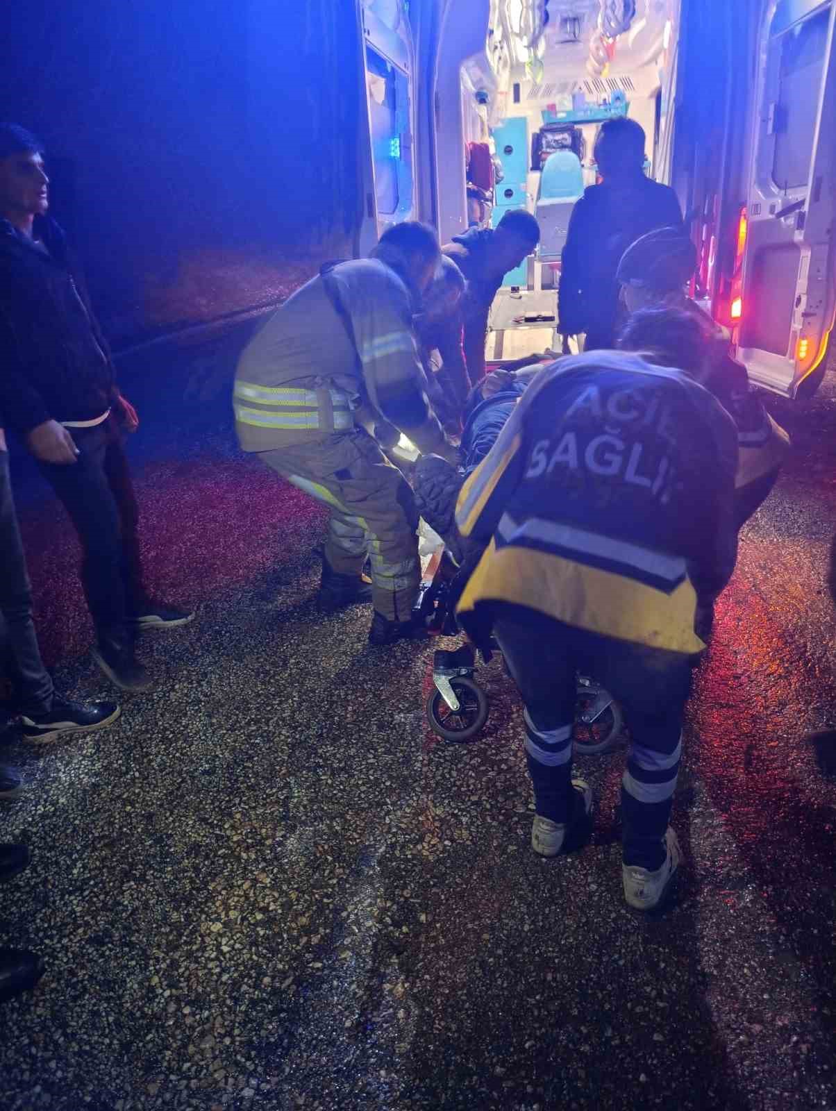 alkollu surucunun kullandigi arac sarampole yuvarlandi 1 yarali 1 39MURQNi