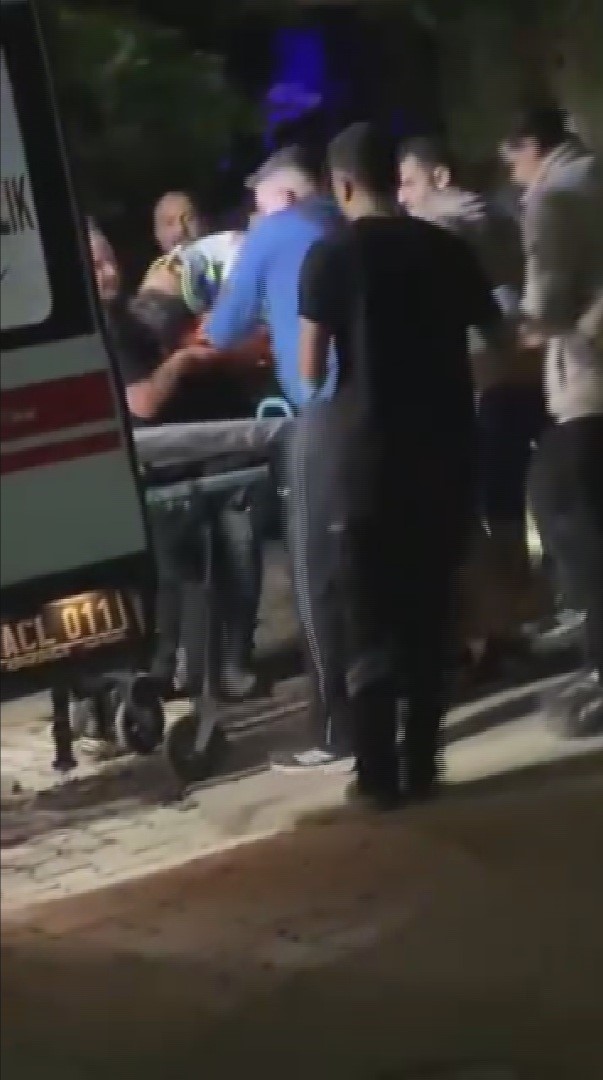 alkollu surucunun kullandigi minibus is yerine daldi 2 yarali 6 y6LbcFYl
