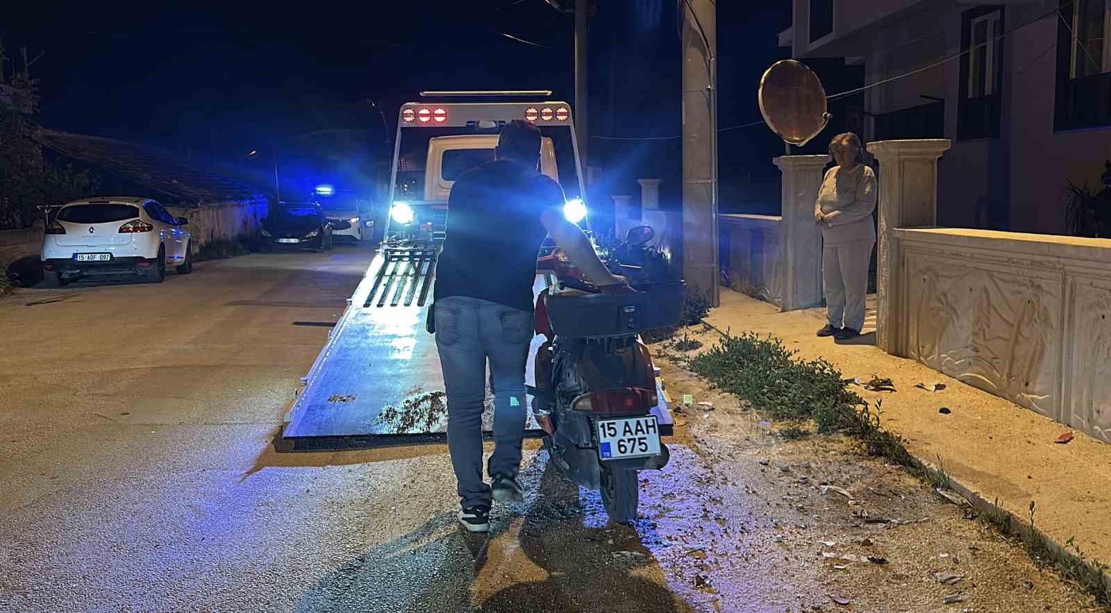 alkollu surucunun kullandigi motosiklet otomobille ile carpisti 4 CzPqp3Pl