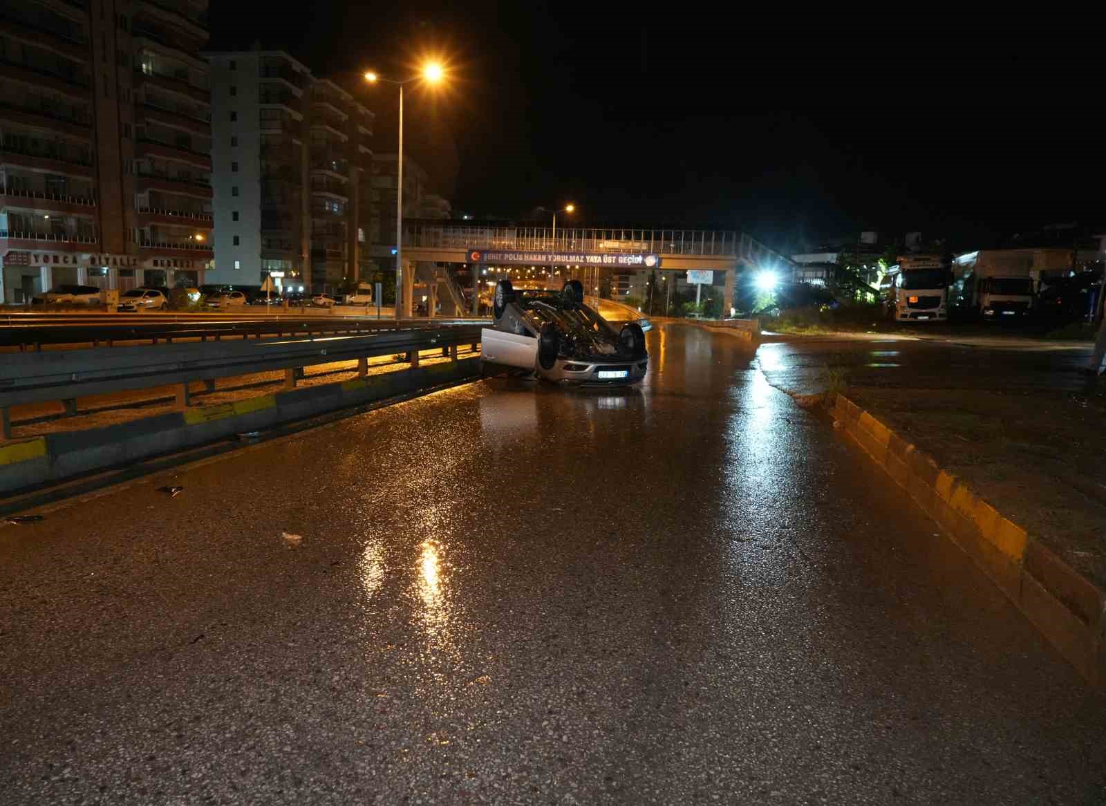 Alkollü sürücünün kullandığı otomobil takla attı 8 alkollu surucunun kullandigi otomobil takla atti 4 aNq7jmdW