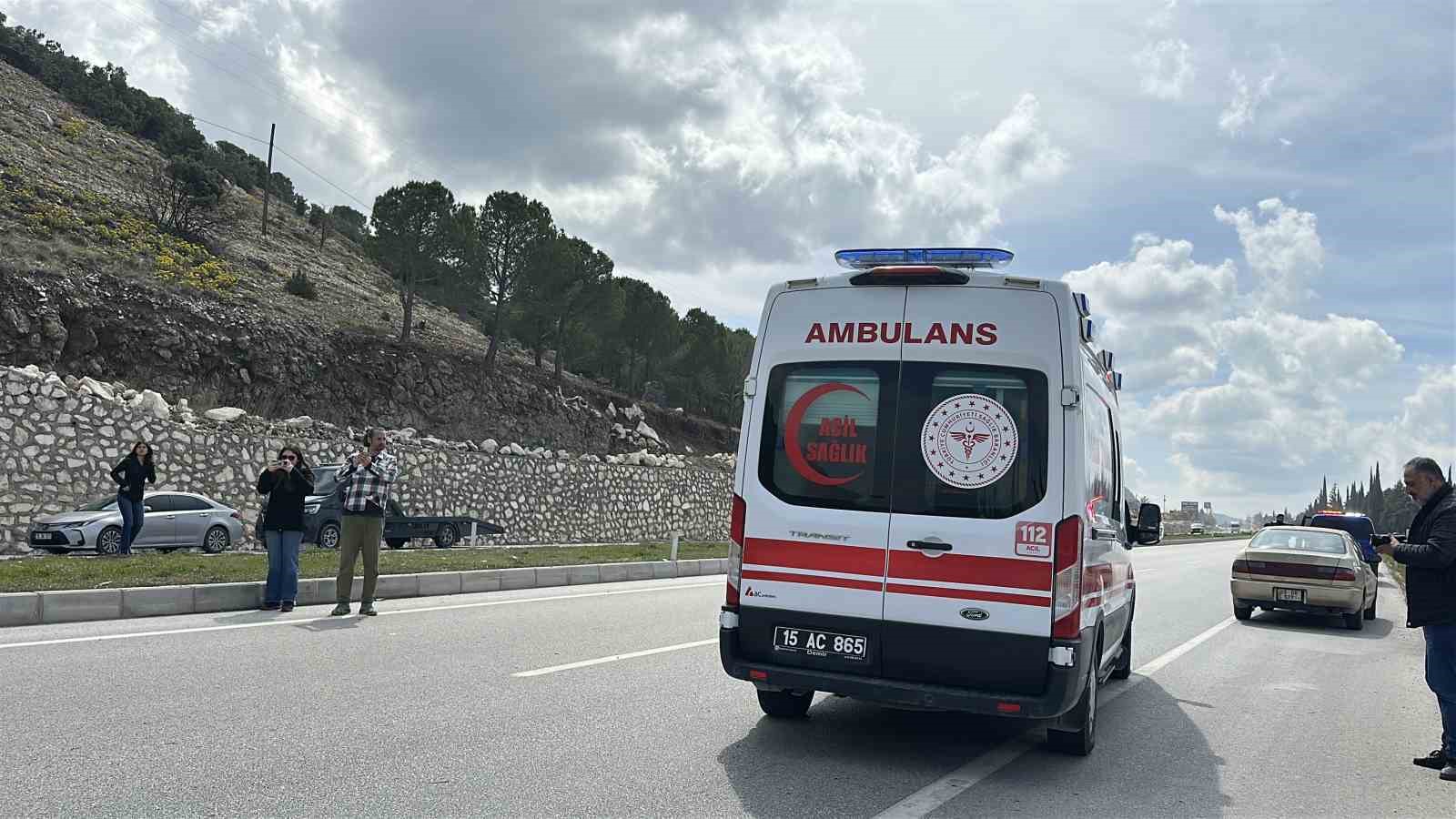 alkollu surucunun kullandigi tir yan yatti 1 yarali 2 6cpHmtOM