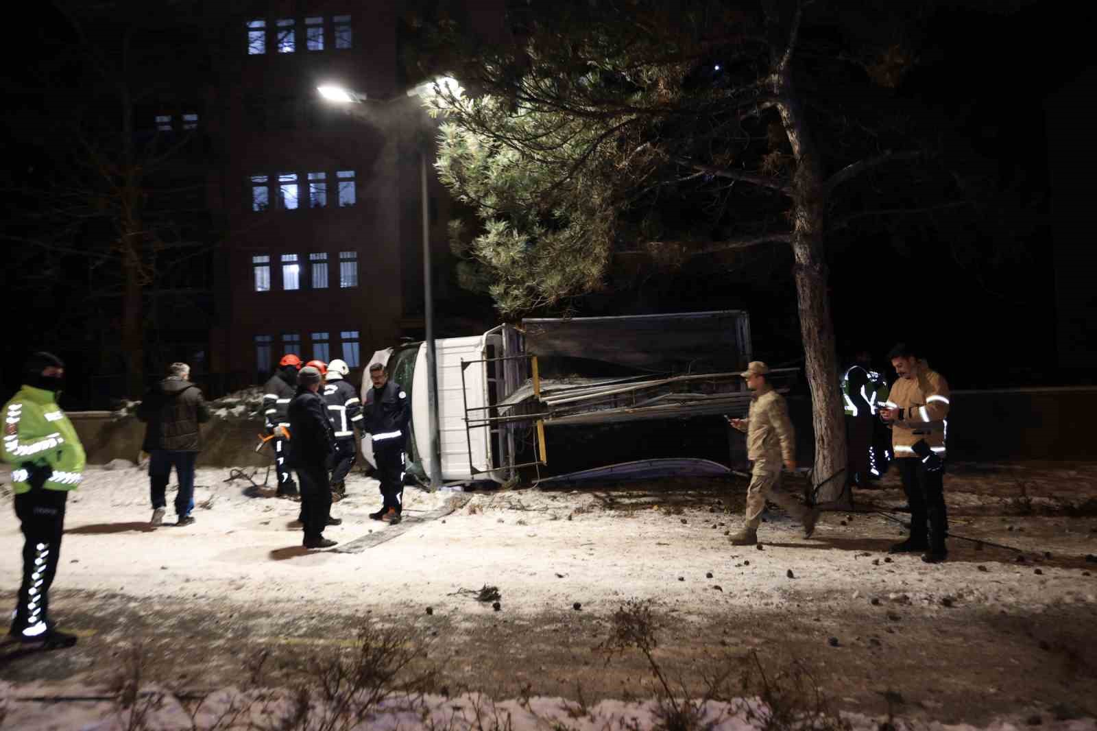 alkollu surucuye surucu oldugunu polisler hatirlatti 5 XCYNfrVc