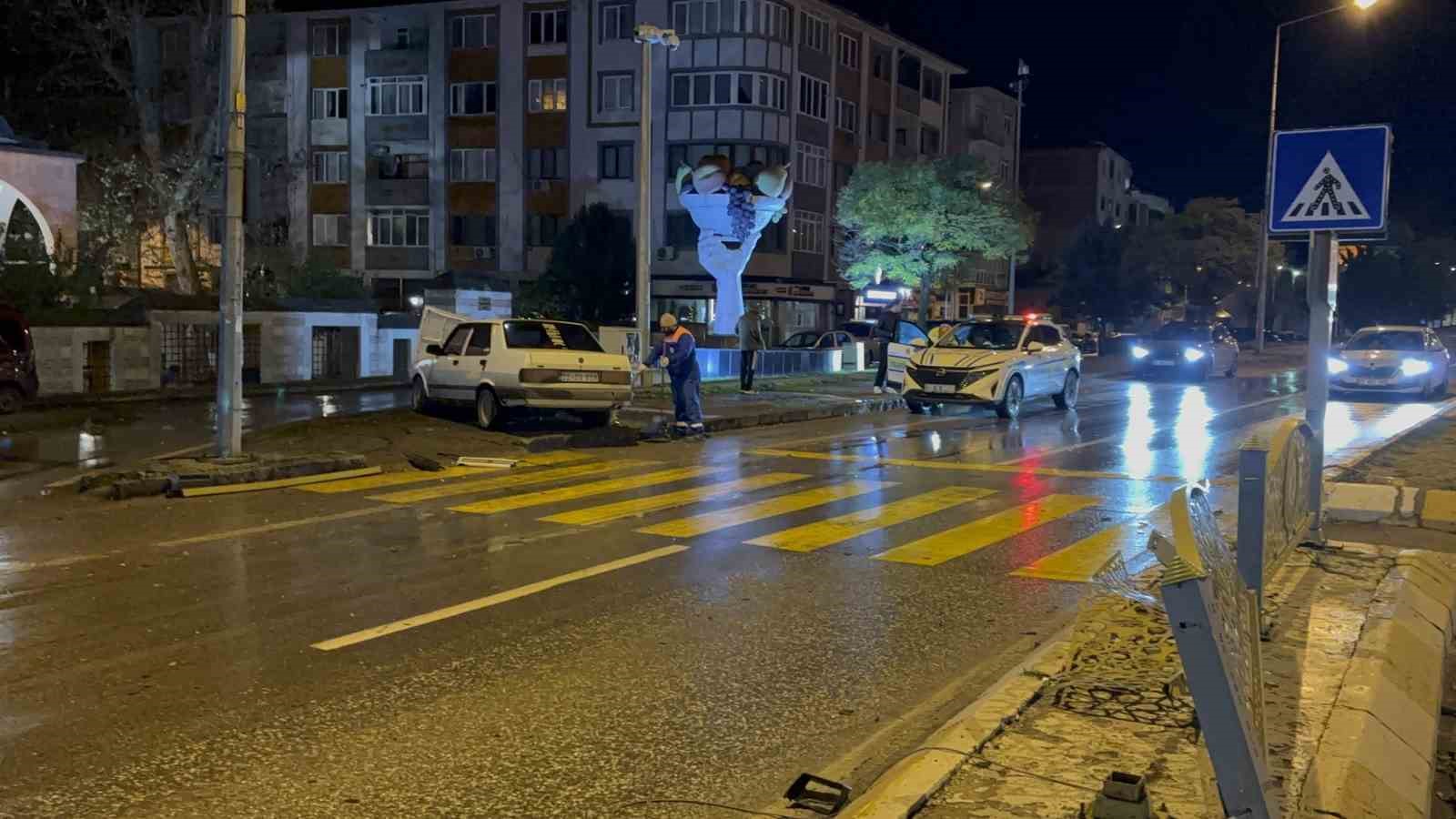 alkollu ve ehliyetsiz kadin surucu dehset sacti 3 86GPwH8P