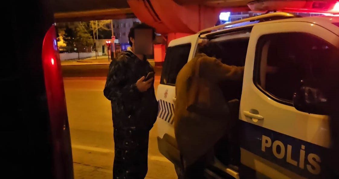 alkollu ve ehliyetsiz yakalaninca kiz arkadasima ogretiyordum dedi 1 jqWKAzch