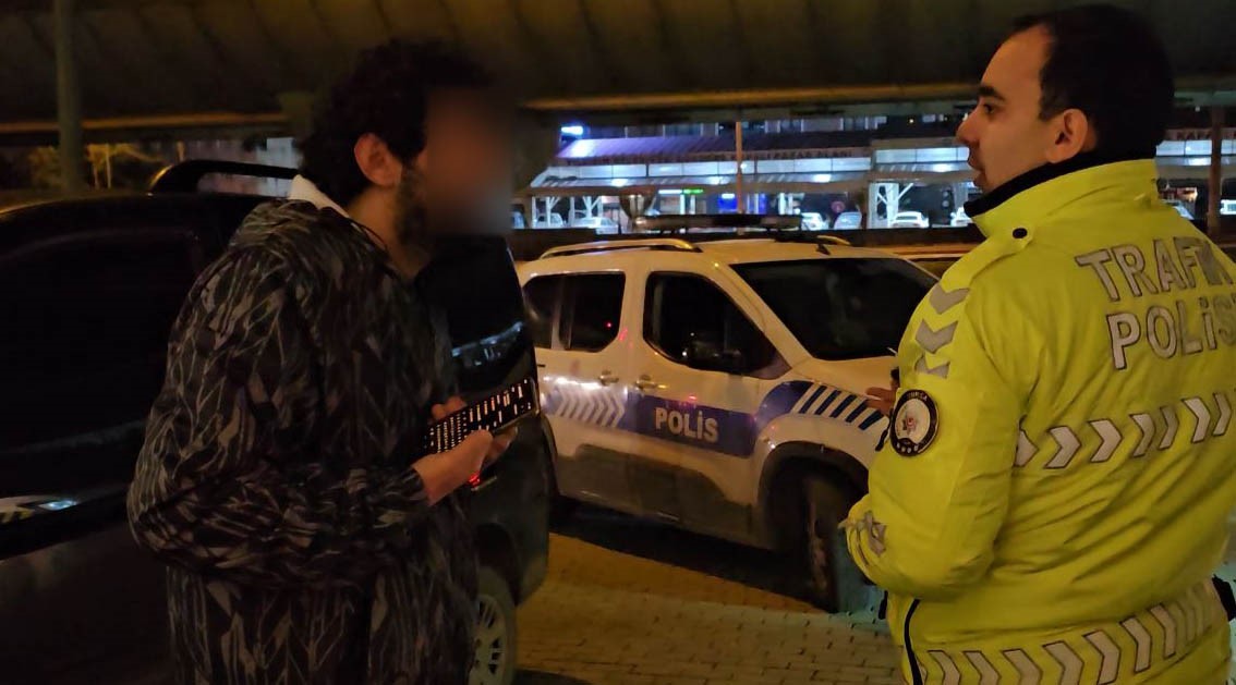 alkollu ve ehliyetsiz yakalaninca kiz arkadasima ogretiyordum dedi 3 WFmSjCNO