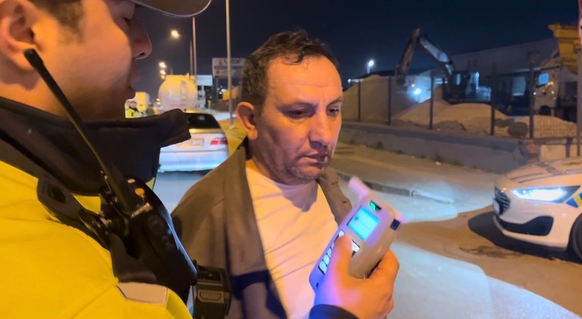 alkollu yakalandi polise hakaretten gozaltina alindi 1 l35b71XQ