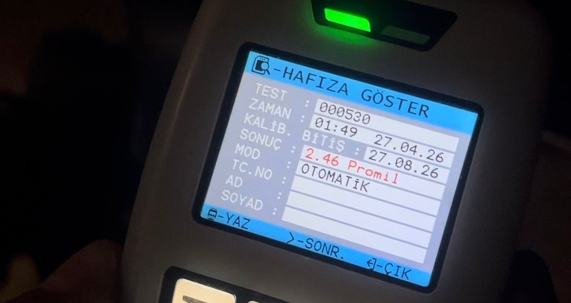alkollu yakalandi polise hakaretten gozaltina alindi 3 hDXVPHVN