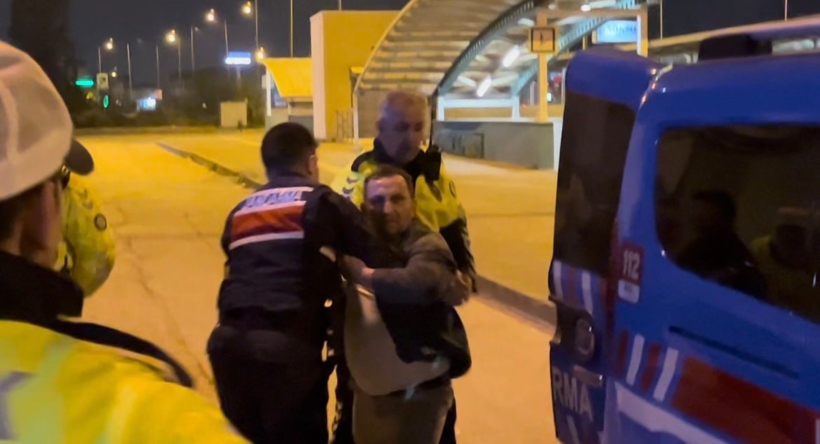 alkollu yakalandi polise hakaretten gozaltina alindi 4 3Vq5WybW