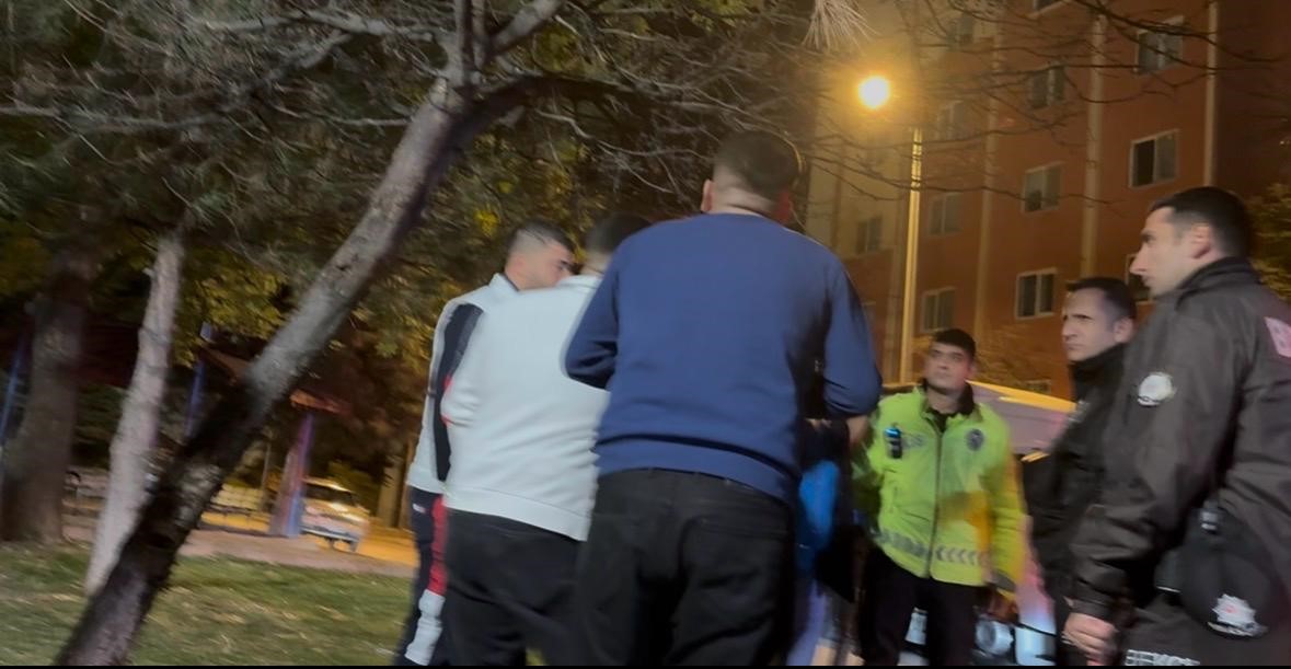 Alkollü yakalanmamak için şoför olduğunu inkar eden şahıs ekiplere zorluk çıkardı 6 alkollu yakalanmamak icin sofor oldugunu inkar eden sahis ekiplere zorluk cikardi 2 EnHCbOwm
