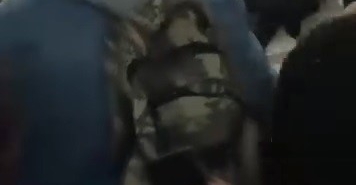 alkollu-yolcu-ortaligi-birbirine-katti-otobusun-ici-savas-alanina-dondu-EGR9FqT6.jpg