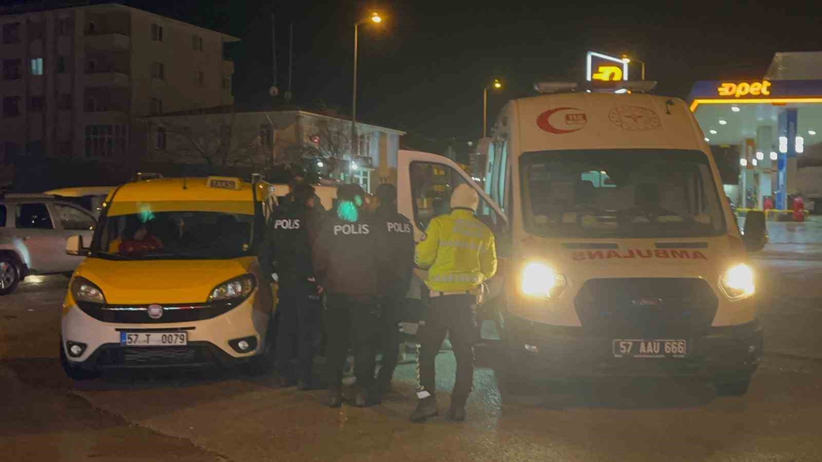 Alkolmetreyi üflememek için direndi, dolmuşun camını kafasıyla kırdı 6 alkolmetreyi uflememek icin direndi dolmusun camini kafasiyla kirdi 2 dPbnt63j