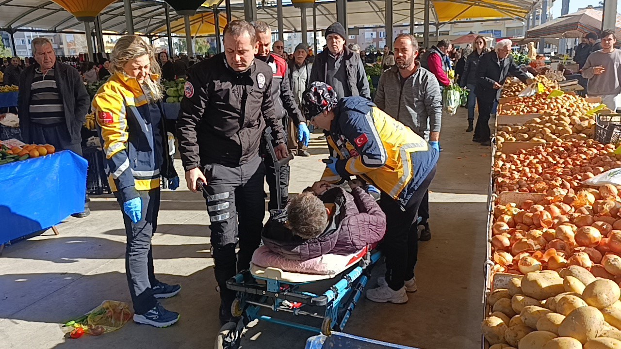 alkolun etkisiyle pazaryerinde sizdi vatandaslar uyandiramayinca polis ve saglik ekipleri mudahale etti 2 CaAia3bg
