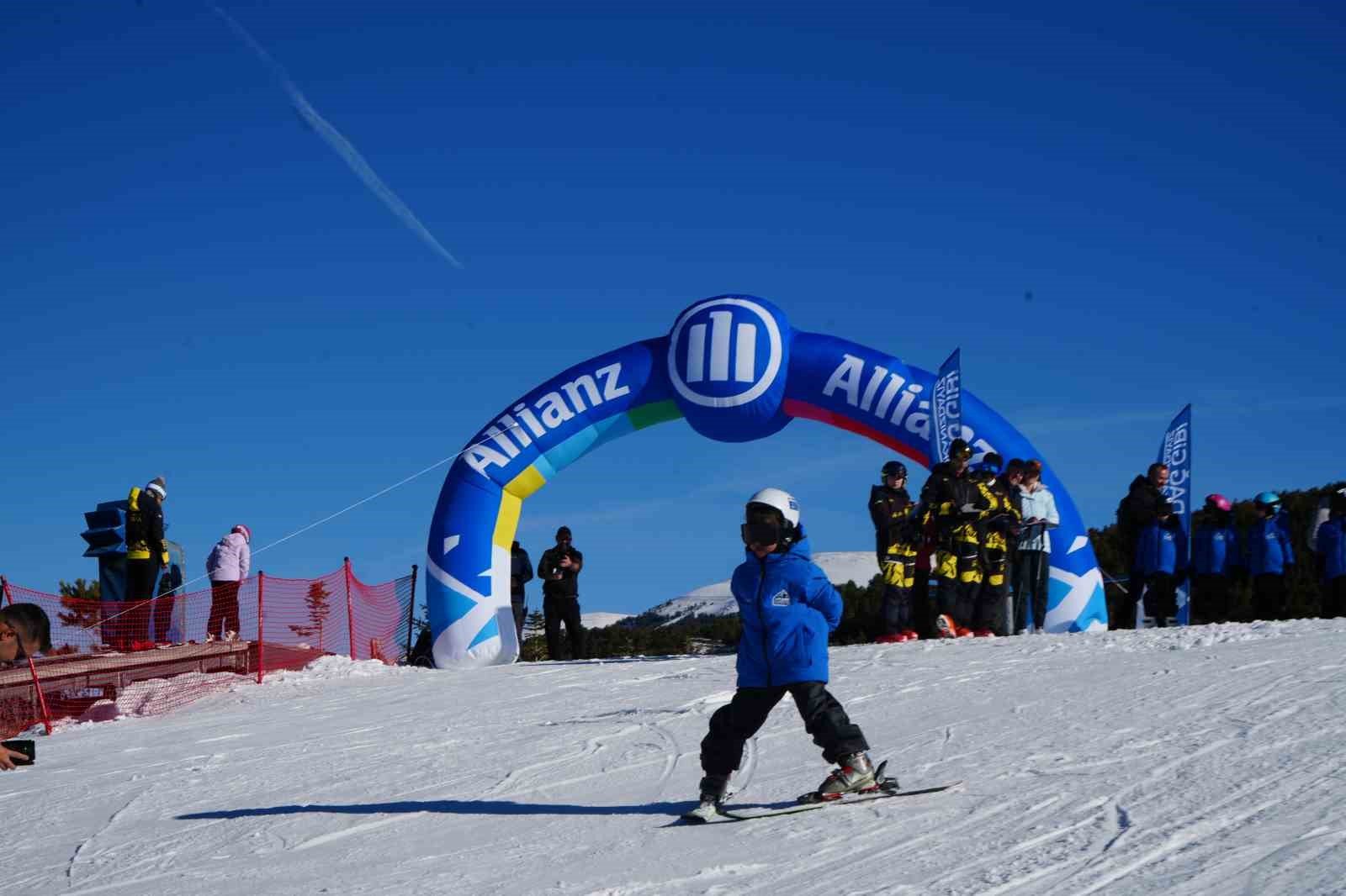 allianz turkiye dag gibi arkanizdayiz projesiyle palandokende kiz cocuklarini kayak sporuyla tanistirdi 9 Akh5vzd7