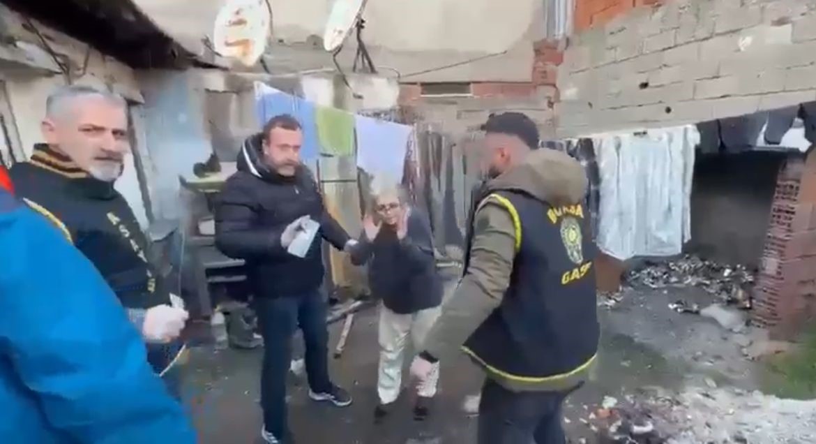 alman anneden kacirilan cocuk 7 yil sonra harabe evde boyle bulundu 0 BrmFnIPM