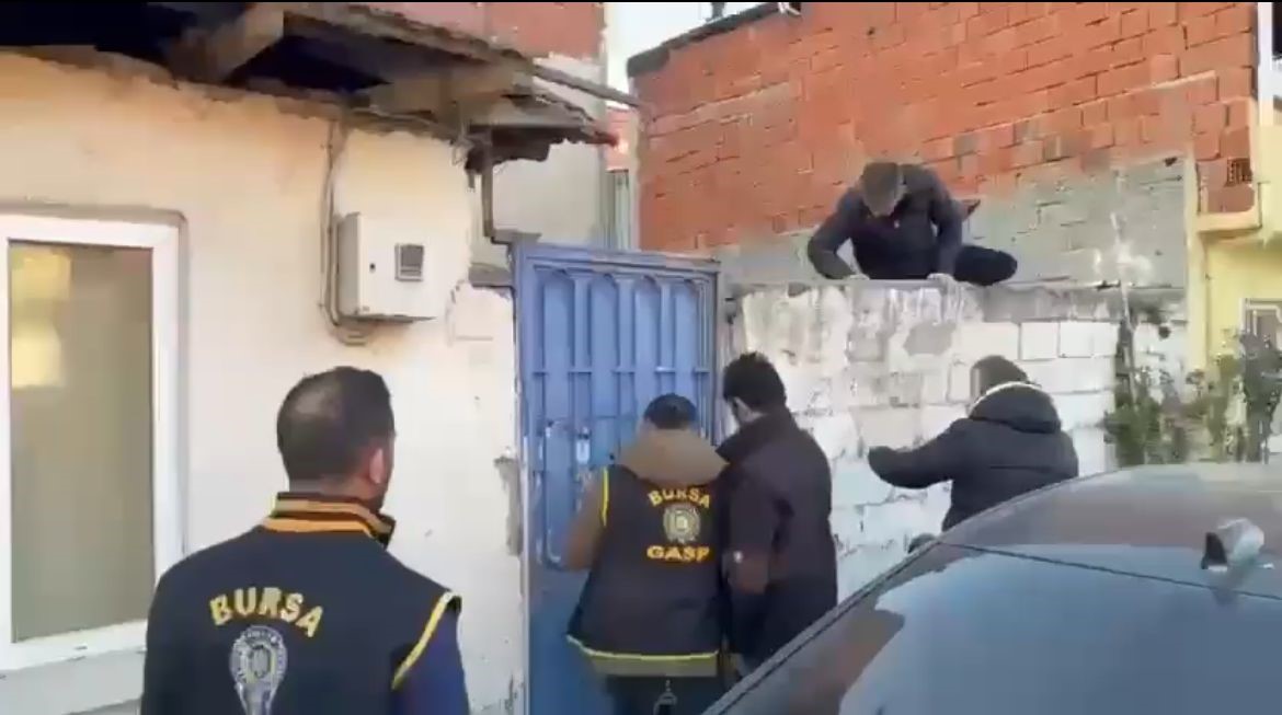 alman anneden kacirilan cocuk 7 yil sonra harabe evde boyle bulundu 4 2rj7BldK
