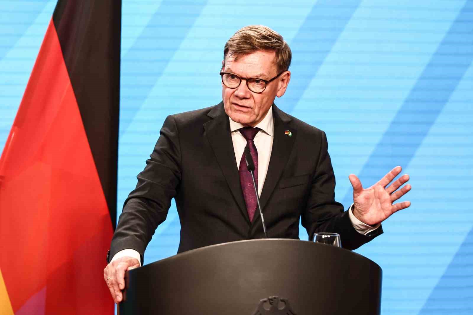 alman bakan wadephul suriyelilerin gonullu donusu gerceklesmezse zorla yapilabilir 3