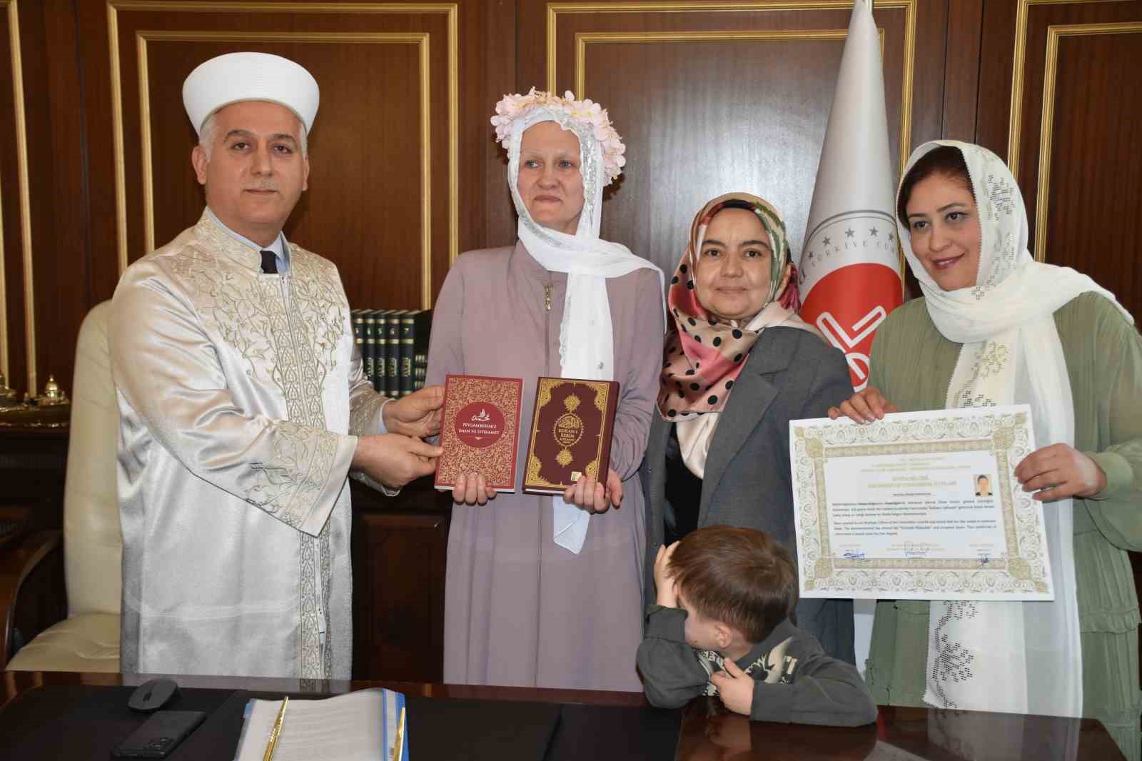 alman kadin kuran i kerimden etkilenip musluman oldu 7 Z3SdFH8l