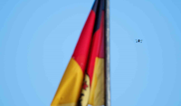 alman-polisine-dron-tehditleriyle-mucadele-icin-80-milyon-euro-odenek-ECAXd2vM.jpg