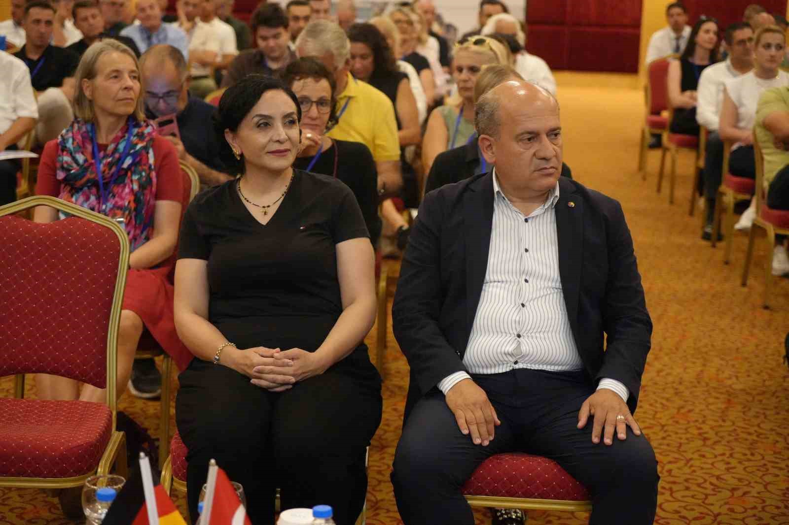 Alman tur operatörleri Edremitli üretici ve otelcilerle buluştu 9 alman tur operatorleri edremitli uretici ve otelcilerle bulustu 5 ruNdrj2z