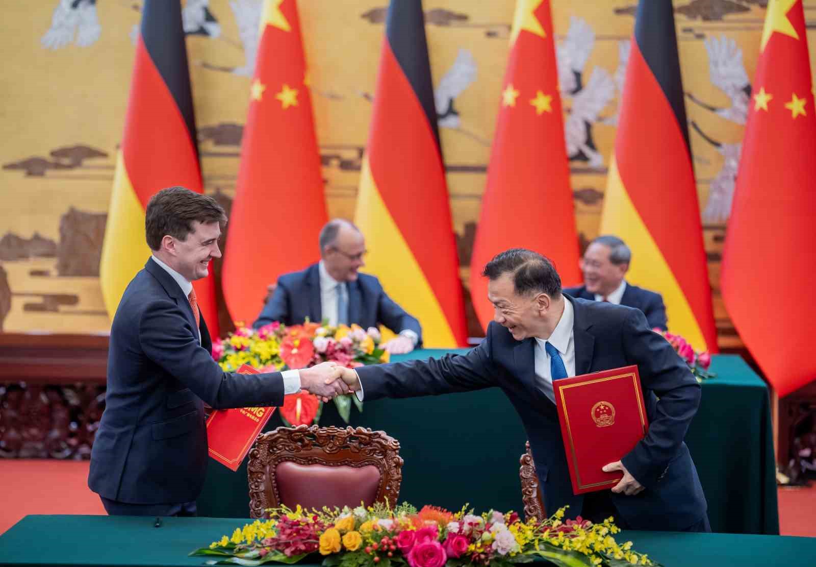 almanya basbakani merz cinli lider xi ile bir araya geldi 1 tYdDDAhz