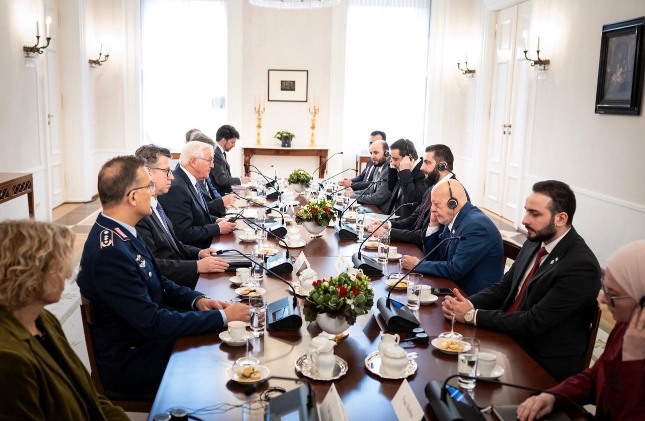 almanya cumhurbaskani steinmeier suriyeli mevkidasi es sara ile gorustu 2 7UPuHP3a