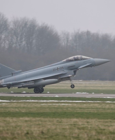almanya-polonyaya-yaklasik-150-asker-ve-eurofighter-savas-ucagi-konuslandirdi-S7wSEWZs.jpg