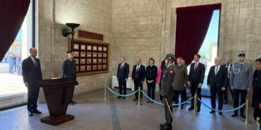 almanya-sansolyesi-merz-anitkabiri-ziyaret-etti-AnlYcyh6.jpg