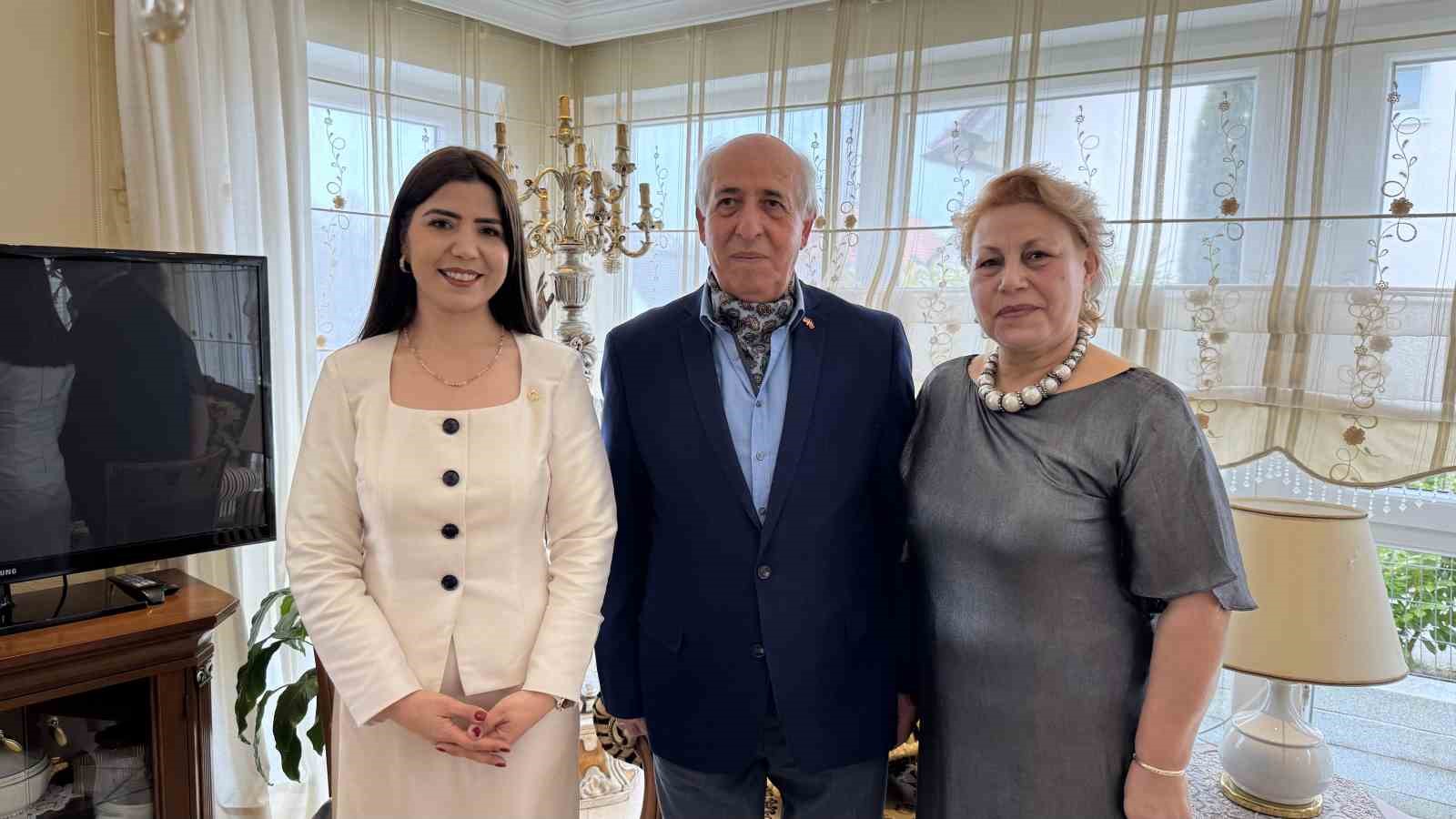almanyada bayram coskusu cocuklar kapi kapi gezip seker topladi 1