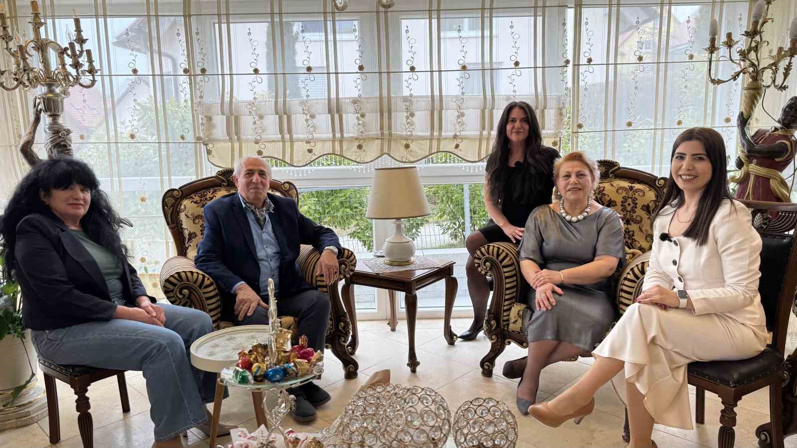 almanyada bayram coskusu cocuklar kapi kapi gezip seker topladi 5 WYBvsaza