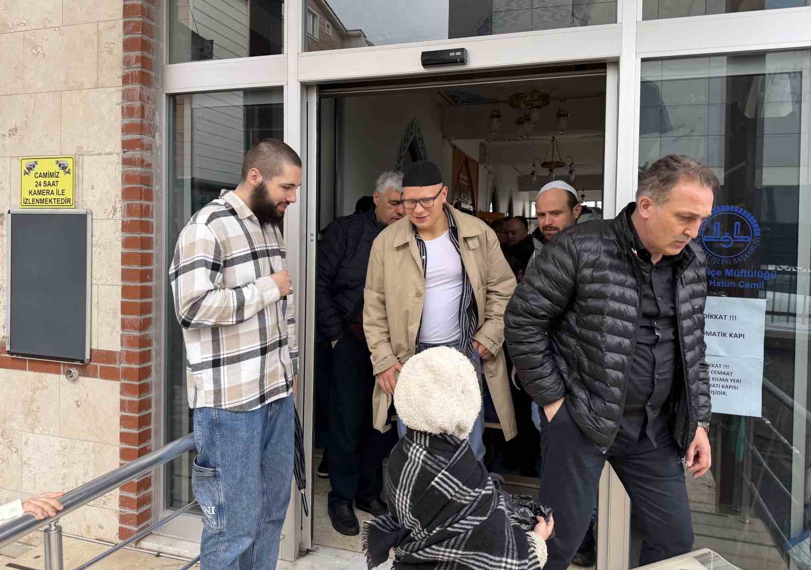 almanyada iki genc muslumanligi arastirip islamiyeti sectiler 1 5yNqJ4zu
