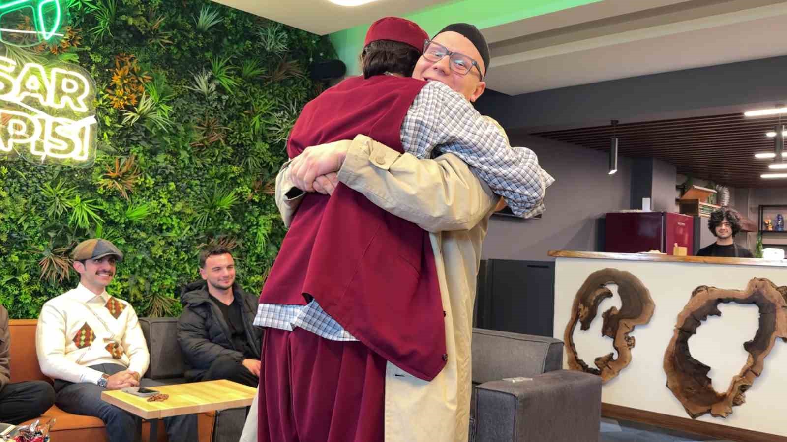 almanyada iki genc muslumanligi arastirip islamiyeti sectiler 4 yzkddhwM