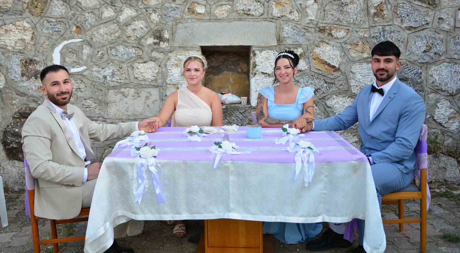 Almanya’dan Çorum’a uzanan mutluluk: İkiz kardeşler Alman gelin adaylarıyla nışanlandı 9 almanyadan coruma uzanan mutluluk ikiz kardesler alman gelin adaylariyla nisanlandi 5 hLqq4PkN