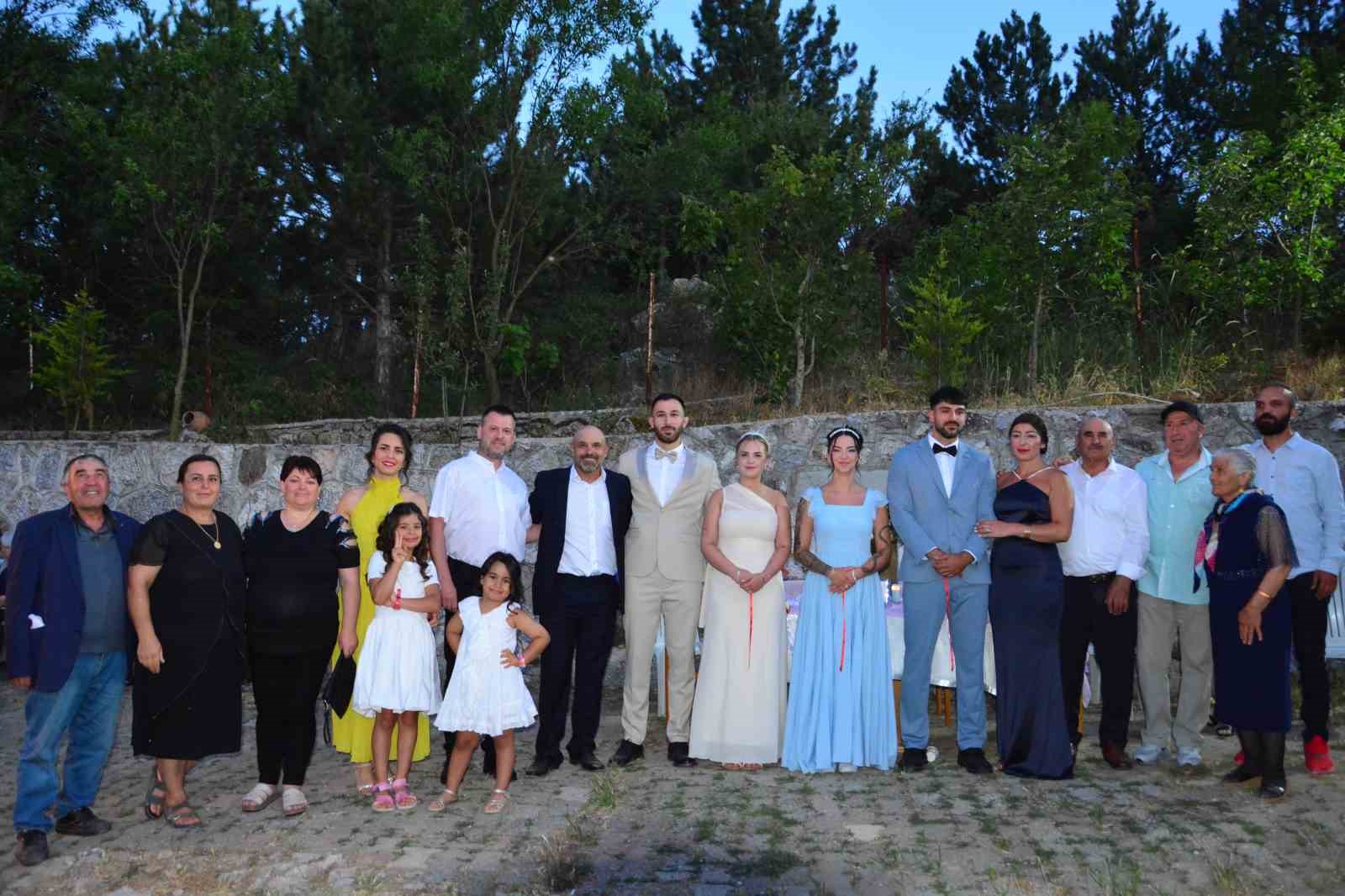 Almanya’dan Çorum’a uzanan mutluluk: İkiz kardeşler Alman gelin adaylarıyla nışanlandı 11 almanyadan coruma uzanan mutluluk ikiz kardesler alman gelin adaylariyla nisanlandi 7 JOeXtqYw