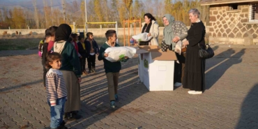 almanyadan-musa-gonulleri-isitan-yardim-bin-cocuga-kislik-yardim-3N3XcI2e.jpg