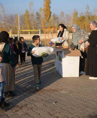 almanyadan-musa-gonulleri-isitan-yardim-bin-cocuga-kislik-yardim-3N3XcI2e.jpg