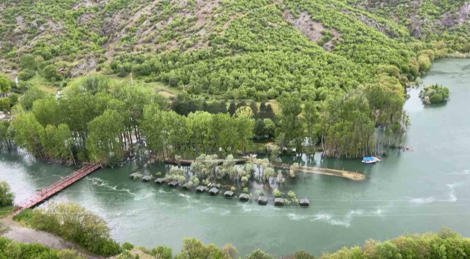 Almus Barajı taştı taştı, baraj kenarındaki oyun parkı ve otopark sular altında kaldı 7 almus baraji tasti tasti baraj kenarindaki oyun parki ve otopark sular altinda kaldi 3 vDi3tMRS
