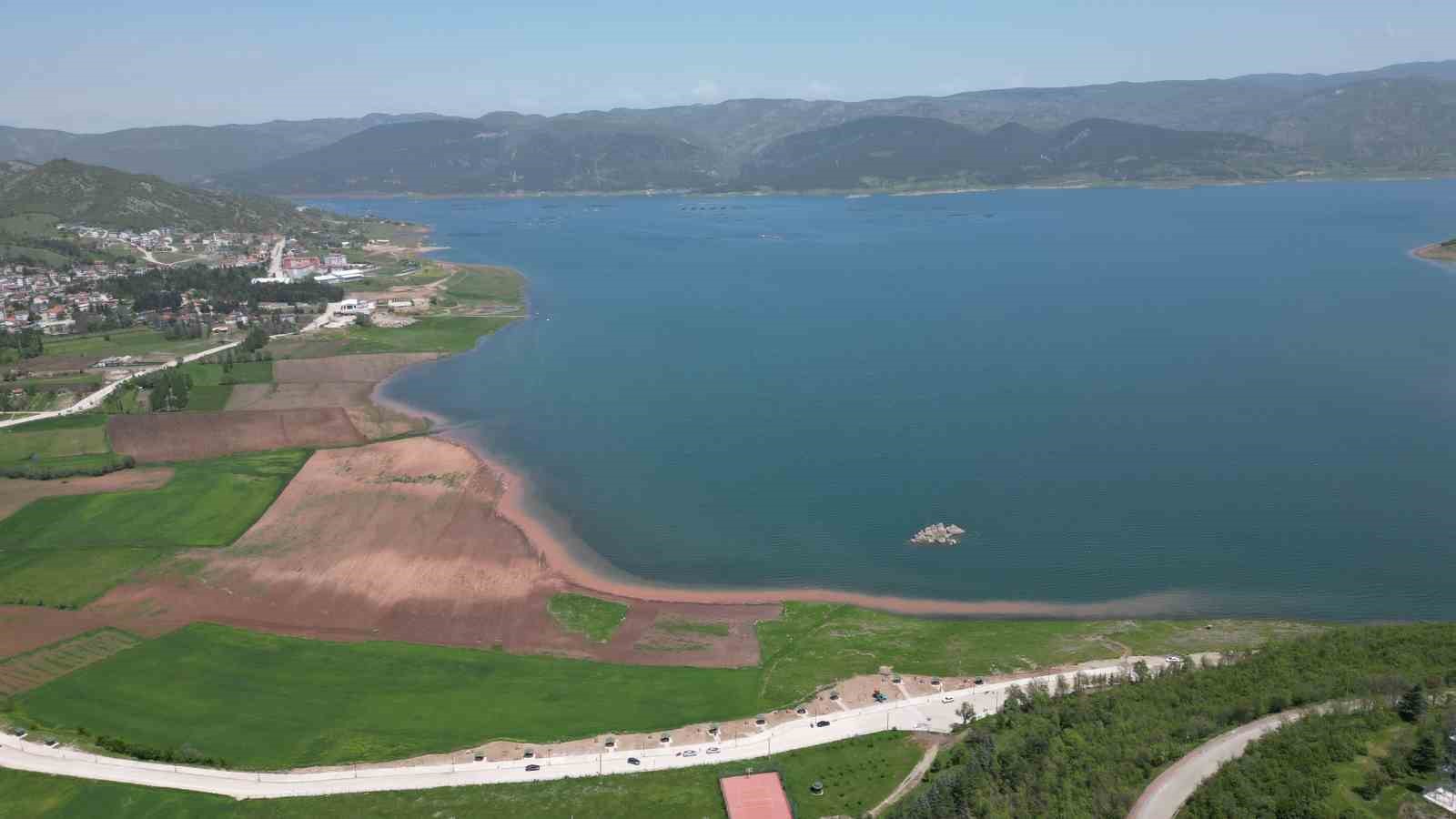 Almus Barajı’nın taşmasıyla ilçenin simgesi sular altında kalmıştı: 3 günlük değişim suyun yükselişini gözler önüne serdi 10 almus barajinin tasmasiyla ilcenin simgesi sular altinda kalmisti 3 gunluk degisim suyun yukselisini gozler ESl1bcsr