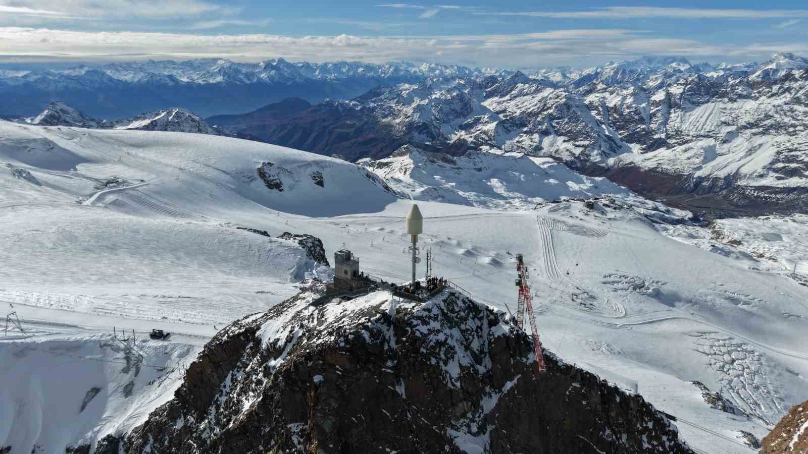 alp daglarinin zirvesinde masal gibi goruntuler 19 BbcWXp5Q