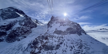 alp-daglarinin-zirvesinde-masal-gibi-goruntuler-rHHsNXf5.jpg