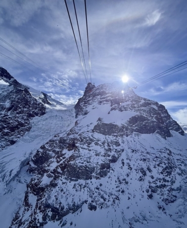alp-daglarinin-zirvesinde-masal-gibi-goruntuler-rHHsNXf5.jpg