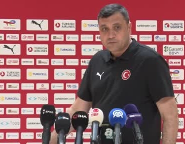 alper-yilmaz-umarim-iyi-bir-basketbol-sahaya-yansitiriz-ve-elimizden-geleni-yapariz-GXEy6S3z.jpg