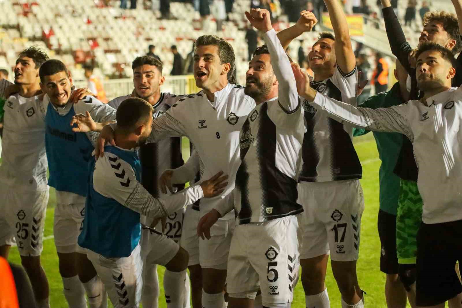 Altay, devreyi galibiyetlerle tamamladı 4 altay devreyi galibiyetlerle tamamladi 0 5tdBYSp3