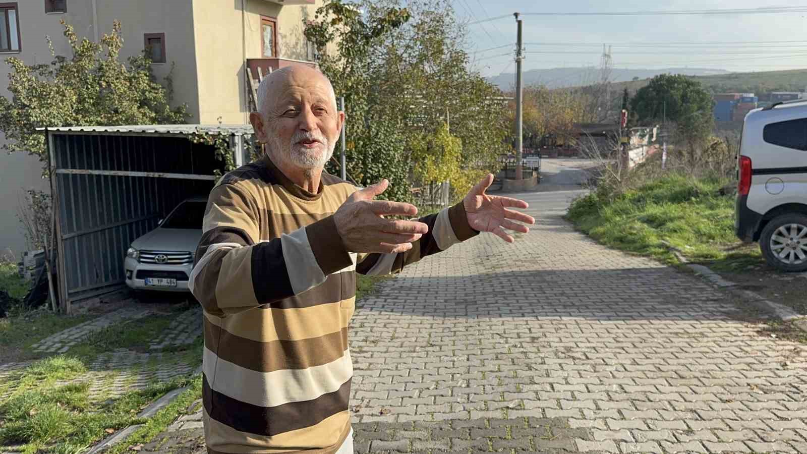 altin cantasiyla evine girmek isteyen yasli adam gasbedildi dehset anlari kamerada 7