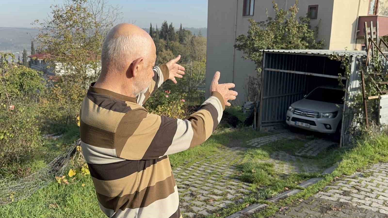 altin cantasiyla evine girmek isteyen yasli adam gasbedildi dehset anlari kamerada 8 wP2e1zgY