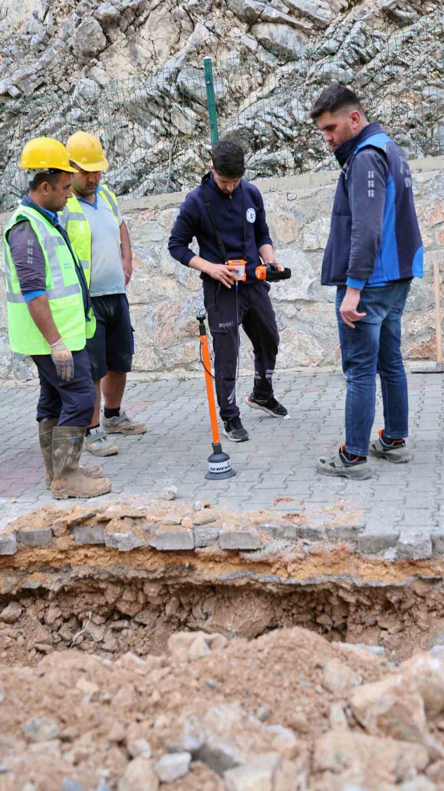 Altın değil, su kaçağı arıyorlar 8 altin degil su kacagi ariyorlar 4 SstiQ13r